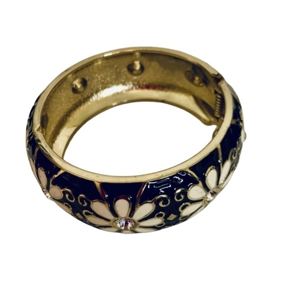 White and Black Floral Acrylic Bangle With Silver Tone - Picture 1 of 2